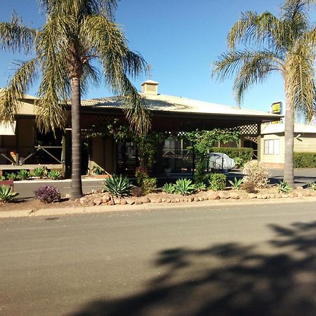 Lake Forbes Motel Exterior photo