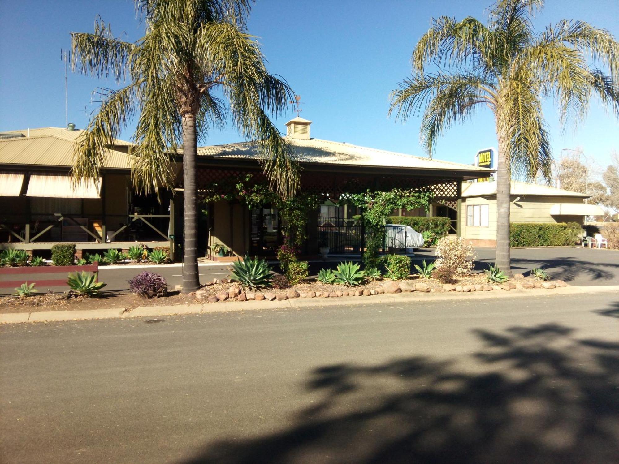 Lake Forbes Motel Exterior photo