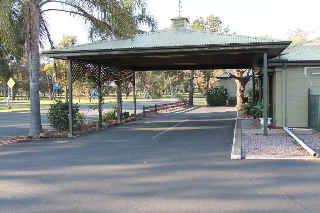 Lake Forbes Motel Exterior photo