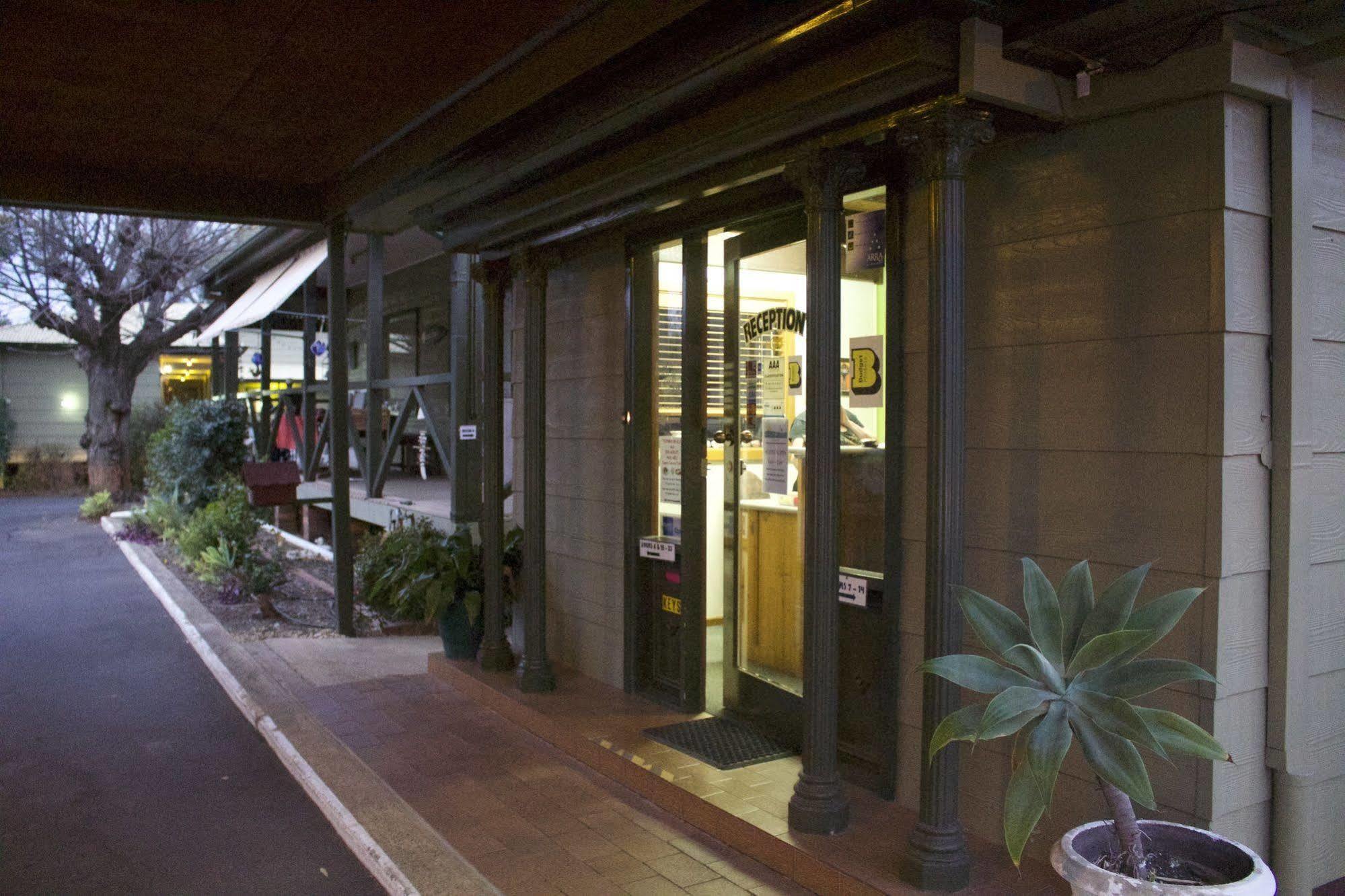 Lake Forbes Motel Exterior photo